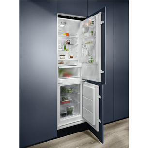 Electrolux, 256 л, высота 178 см - Интегрируемый холодильник