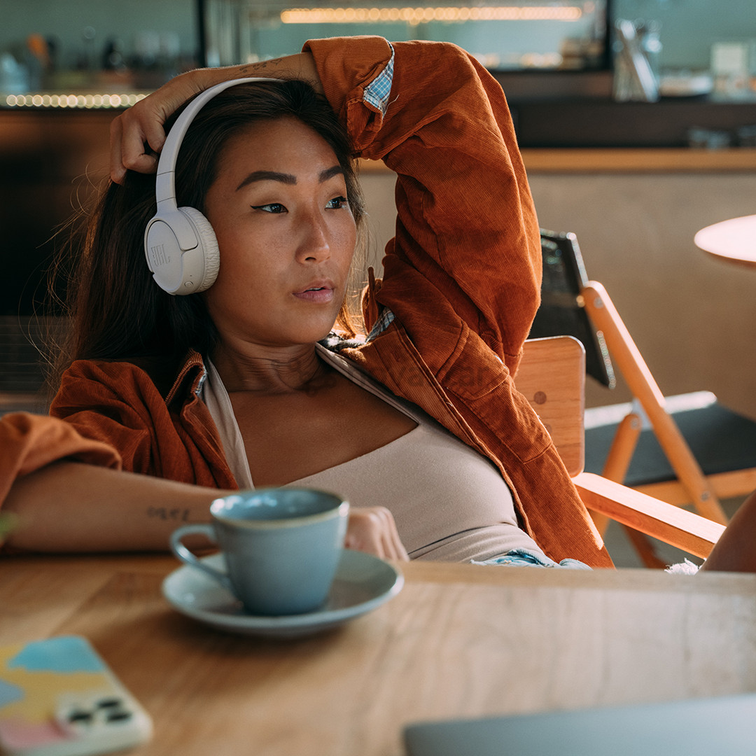 JBL Tune 520BT, baltos - Belaidės ausinės