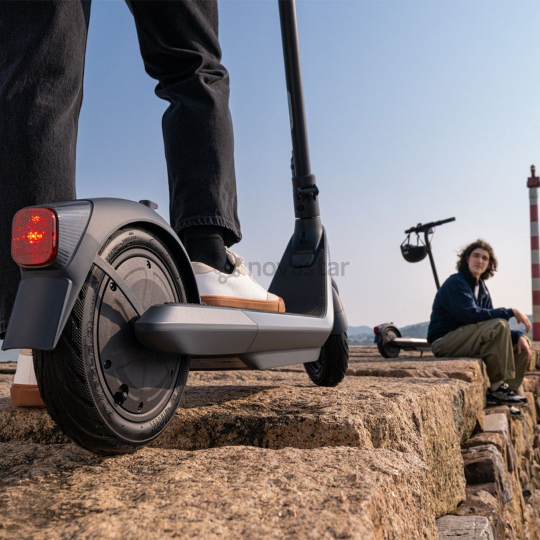Ninebot E2 Pro E Powered by Segway, juodas - Elektrinis paspirtukas