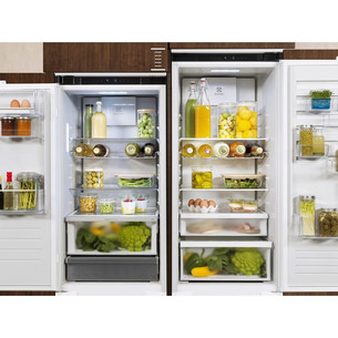 Electrolux 700 No Frost AI CoolAssist, 269 L, height 189 cm - Built-in refrigerator